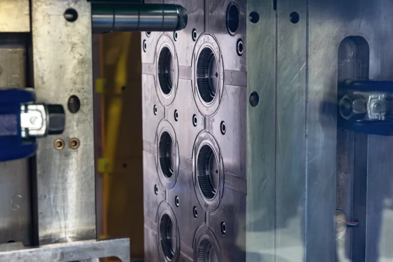กระบวนการ Insert Molding สำหรับขึ้นรูปพลาสติกครอบชิ้นส่วนโลหะ